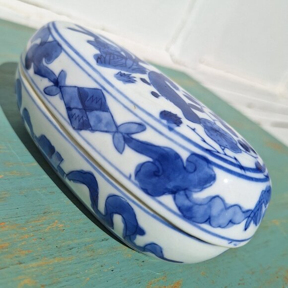 Vintage Porcelain Box Chinoiserie Blue and White Bird Lid Handmade Glass Ceramic - Picture 11 of 17